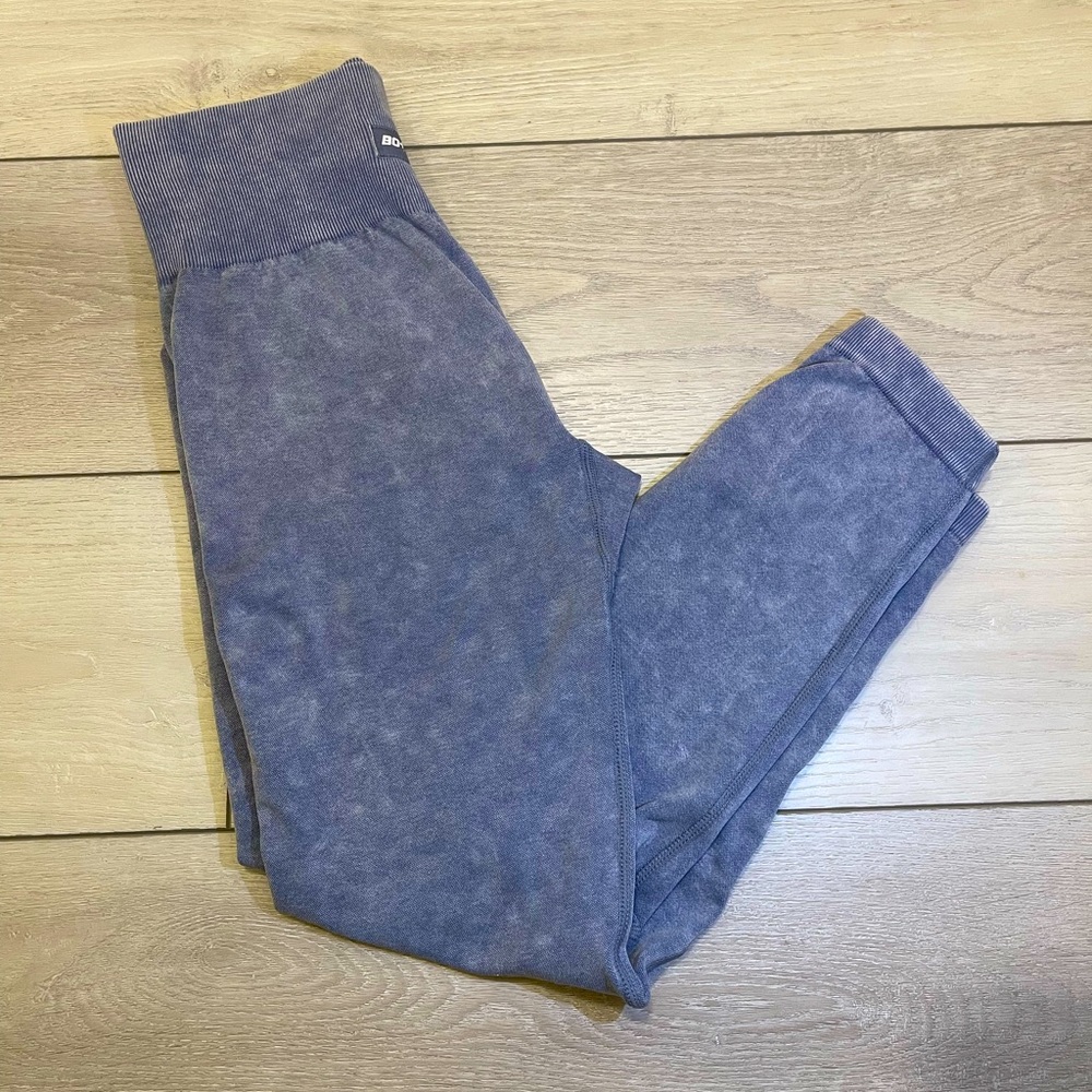 Bo+Tee Indigo Seamless Leggings Size Small in excellent used condition